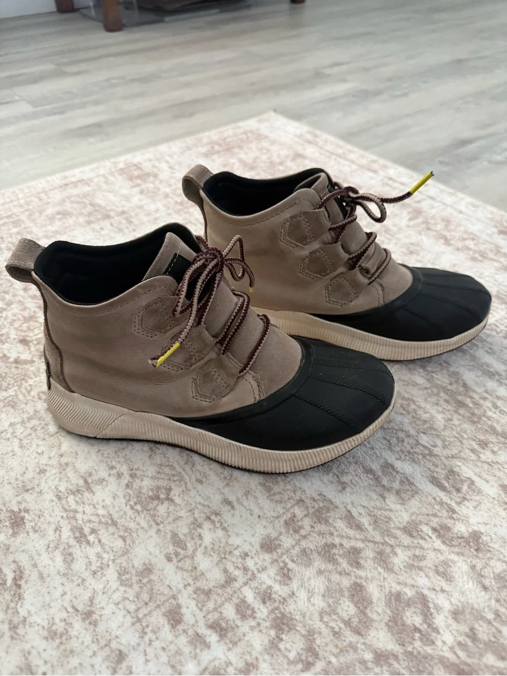 Sorel Taupe and Black Leather Waterproof Duck Boots women’s 7